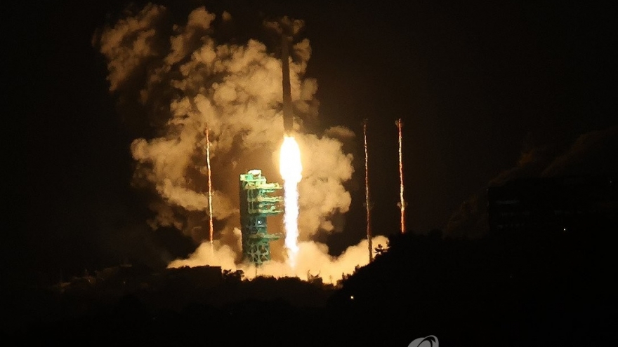 Hàn Quốc phóng tên lửa vũ trụ tự sản xuất, đưa hàng chục vệ tinh vào quỹ đạo